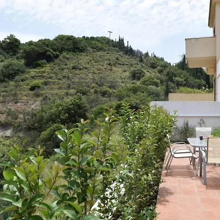 With Outdoor Jacuzzi וילה *