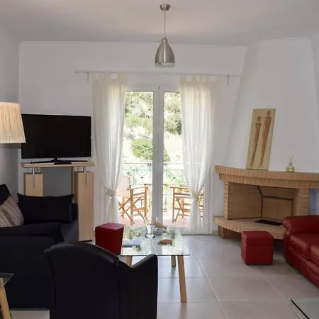 With Outdoor Jacuzzi *