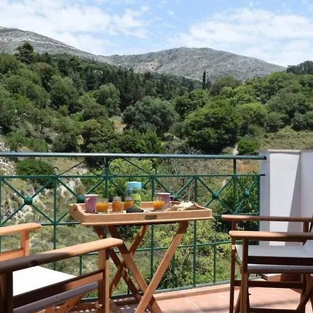 With Outdoor Jacuzzi וילה Divarata