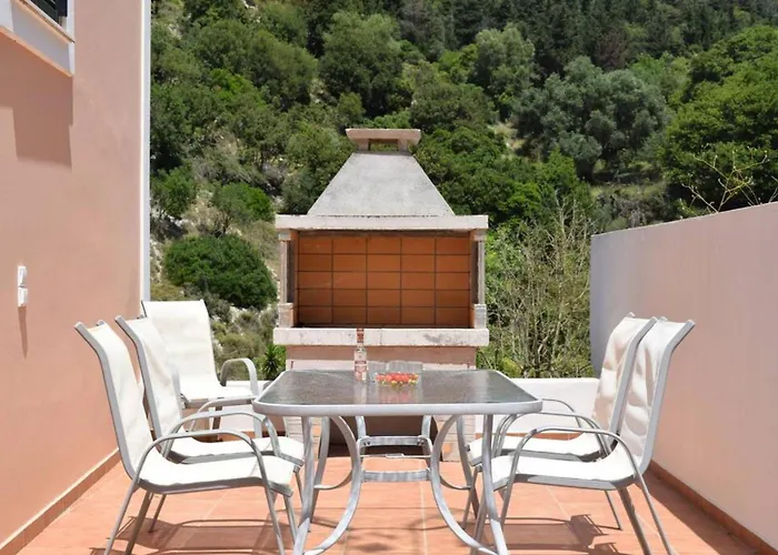 Vilă With Outdoor Jacuzzi