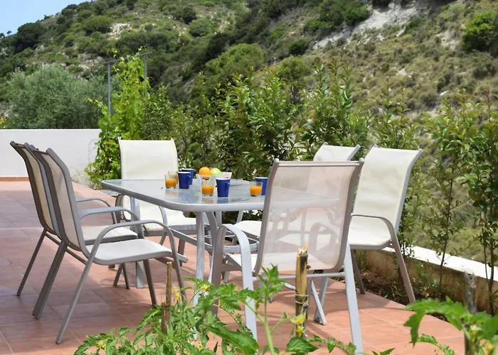 Vilă With Outdoor Jacuzzi