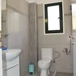 Vilă With Outdoor Jacuzzi *