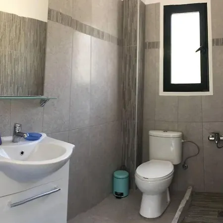 With Outdoor Jacuzzi *