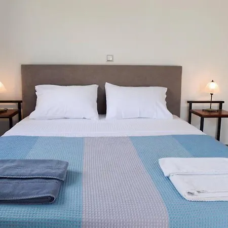 With Outdoor Jacuzzi *