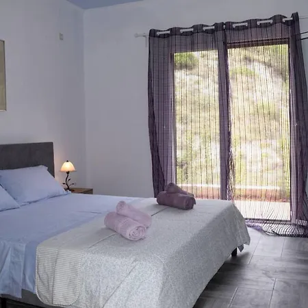 Willa With Outdoor Jacuzzi Divarata