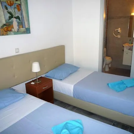 Willa With Outdoor Jacuzzi Divarata