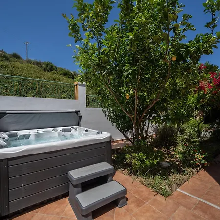 Villa With Outdoor Jacuzzi Divarata