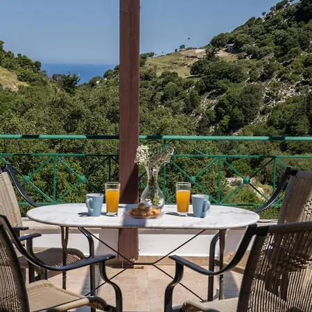 With Outdoor Jacuzzi *