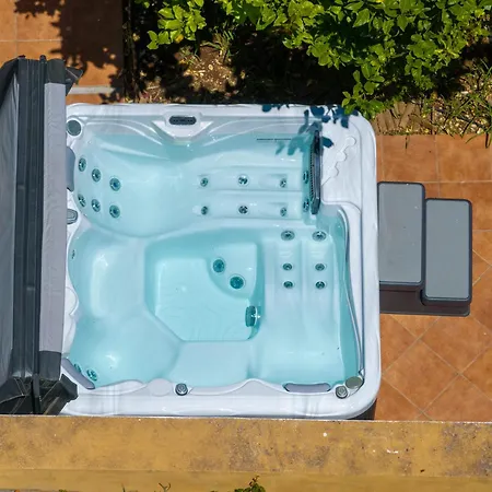 With Outdoor Jacuzzi * Divarata